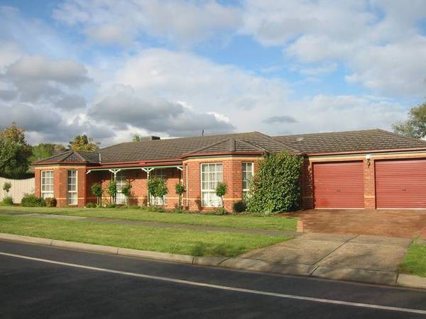 MAKE THIS BEAUTY YOUR NEW HOME Picture 2