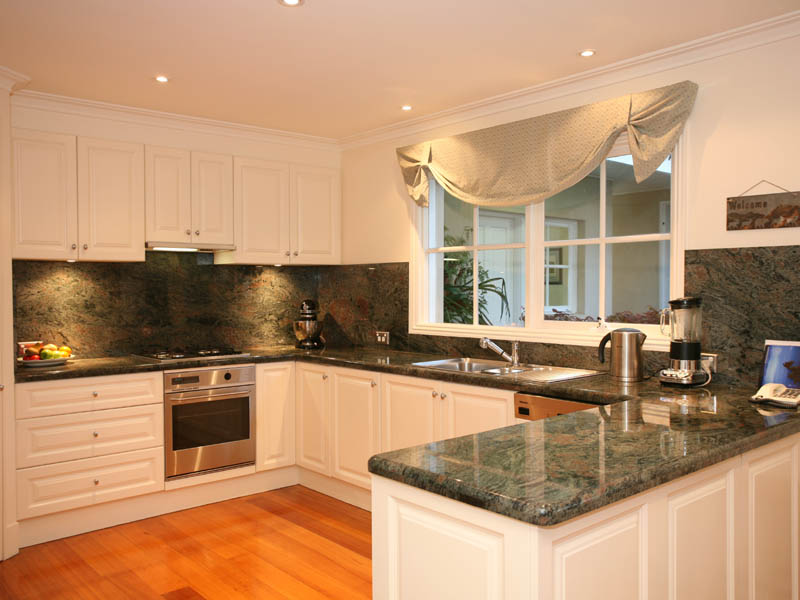 BEYOND PRESTIGE - POSITION - PROFILE - PERSONALITY Picture 3