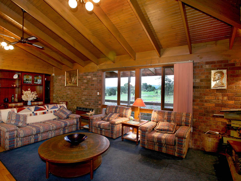 AUSTRALIAN COLONIAL HOMESTEAD - 10.5 SUPERB ACRES Picture 2