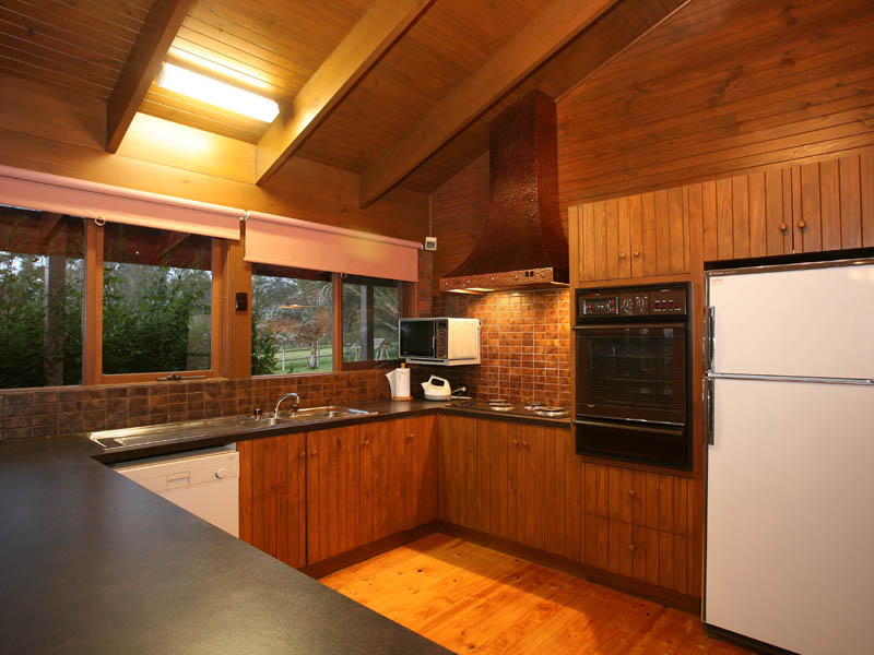 AUSTRALIAN COLONIAL HOMESTEAD - 10.5 SUPERB ACRES Picture 3