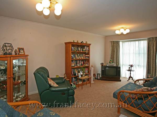TWO BEDROOM UNIT IN CENTRAL LOCATION Picture