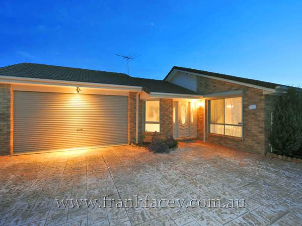 SPACIOUS 3 BEDROOM HOME ON HUGE 956M2 BLOCK Picture 1