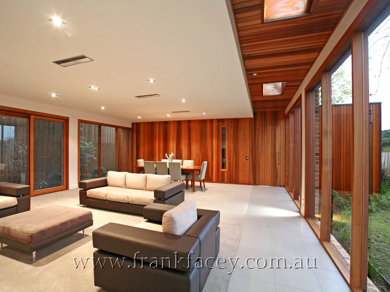 CONTEMPORARY GRANDEUR - PERFECT LOCATION Picture 3