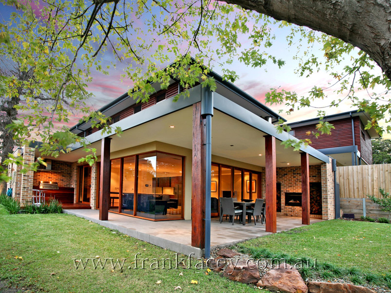 CONTEMPORARY GRANDEUR - PERFECT LOCATION Picture 2