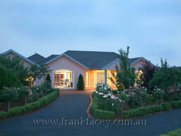 TUSCAN INSPIRED LUXURY HOME IN SECLUDED 1 ACRE SETTING - TUSCAN INSPIRED LUXURY HOME IN SECLUDED 1 ACRE SETTING -