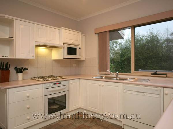 CONTEMPORARY STYLED 4 BEDROOM HOME IN PRIME NORTH SIDE POSITION Picture