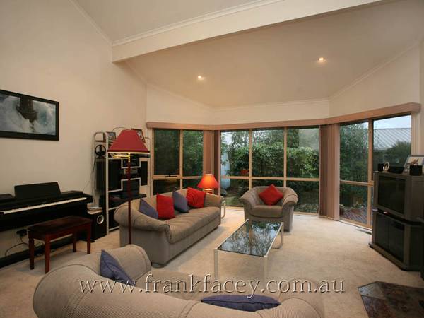 CONTEMPORARY STYLED 4 BEDROOM HOME IN PRIME NORTH SIDE POSITION Picture