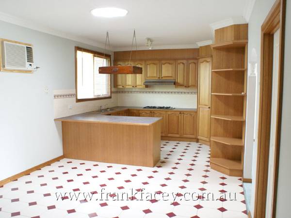 ELEVATED WITH VIEWS - IDEAL INVESTMENT Picture 2