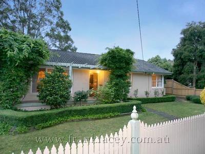 CHARACTER HOME ON 871M2 IN OLDE BERWICK COURT Picture