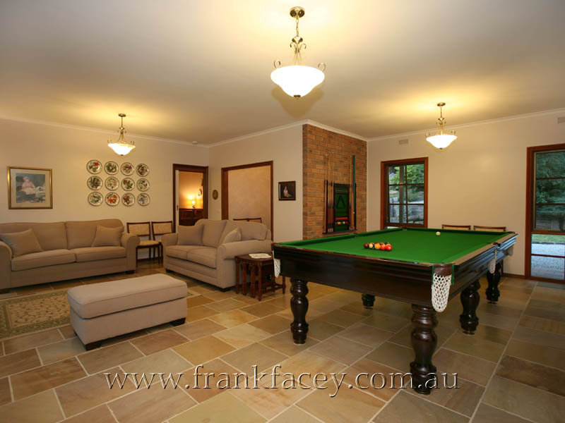 PRESENTATION PERFECT ON 2.5 ACRES Picture 3