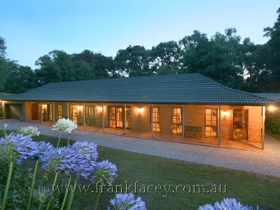 PRESENTATION PERFECT ON 2.5 ACRES Picture