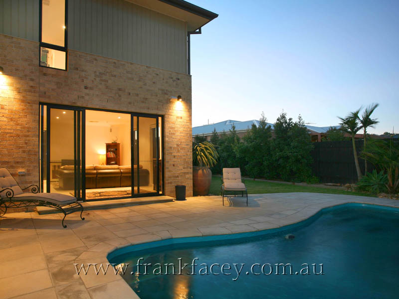 TRULY UNIQUE CONTEMPORARY HOME Picture 2