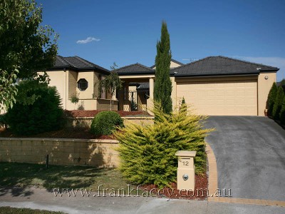 PERFECTLY POSITIONED SEPARATE GUEST HOUSE/OFFICE Picture