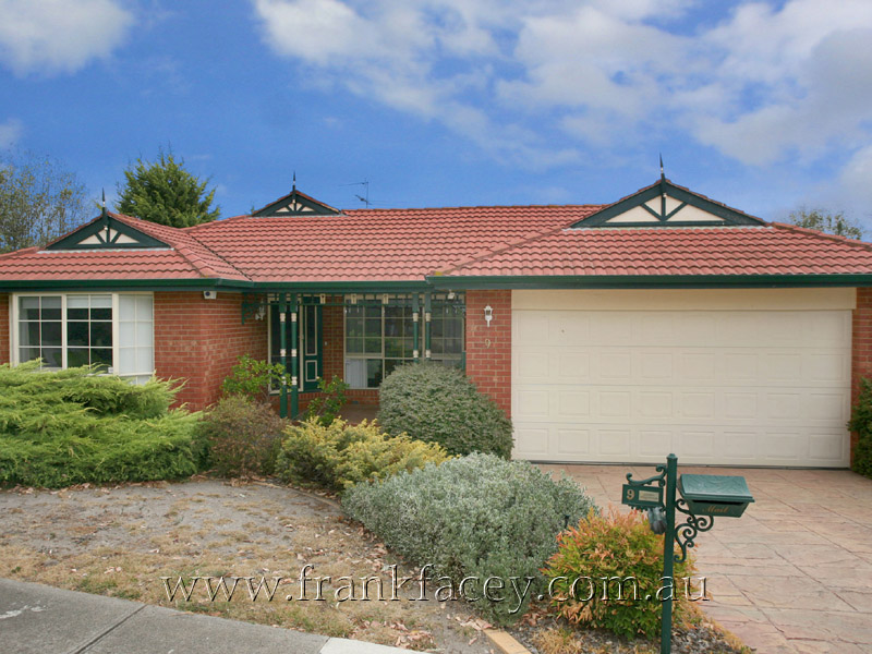 FAMILY HOME IN SOUGHT AFTER AREA Picture 1