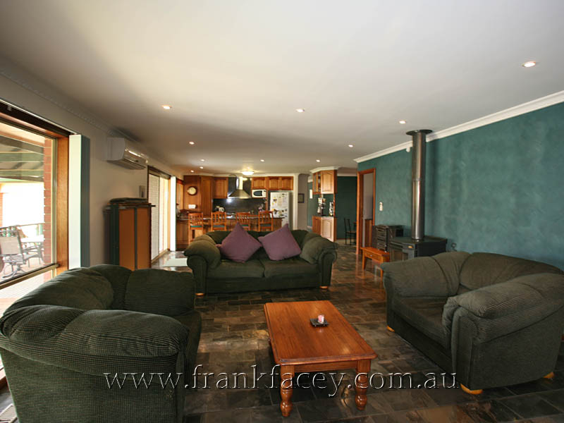 FAMILY HOME IN SOUGHT AFTER AREA Picture