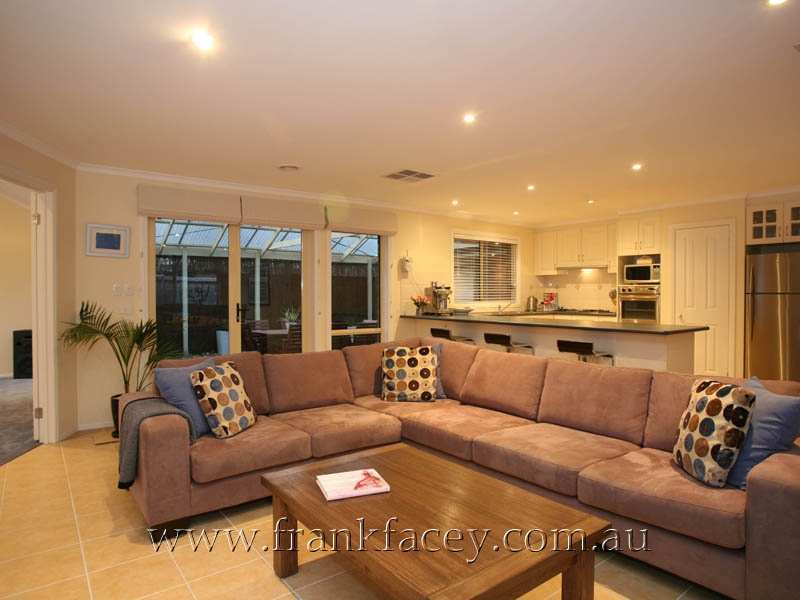 LOCATION, LOCATION, LOCATION! AT BEAUMONT WATERS Picture 3