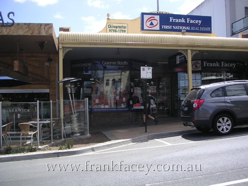 IDEAL LOCATION - HIGH STREET, BERWICK Picture 1
