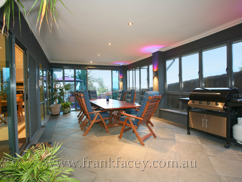 MASTER BUILT CONTEMPORARY HOME DESIGNED FOR EASY LIVING Picture 3