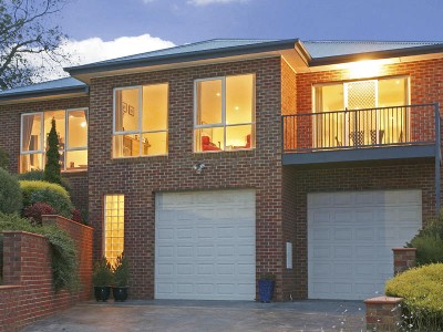 ELEVATED NORTH SIDE POSITION BUILT TO EXACTING STANDARDS Picture