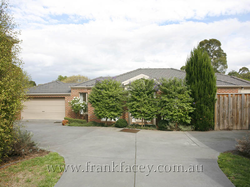 STYLISH GEORGIAN TOWNHOUSE IN PRIME OLDE BERWICK SETTING Picture 1