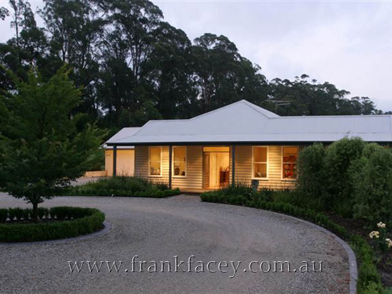 A UNIQUELY PEACEFUL AND PRIVATE FAMILY HAVEN ON 8 GLORIOUS ACRES Picture 3