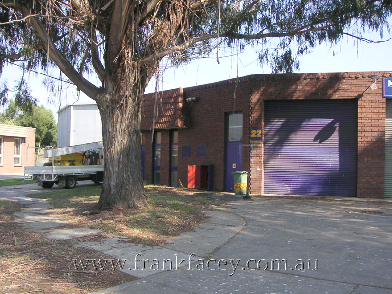 FACTORY IN CRANBOURNE FOR LEASE Picture 2