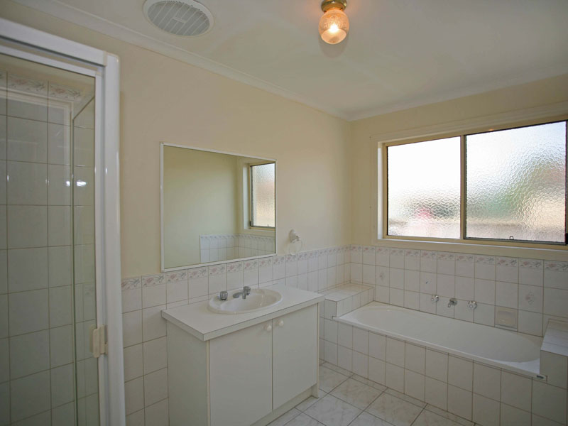 TWO BEDROOM UNIT - NEAT AND TIDY Picture 3