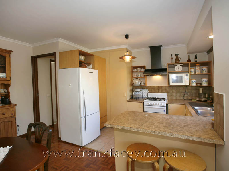 PRIME LOCATION IN BEACONSFIELD Picture 2