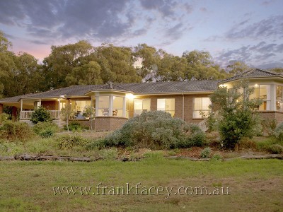 SUPERB 4 BEDROOM + STUDY RESIDENCE - MAINS WATER, SHED & 3.5 ACRES Picture