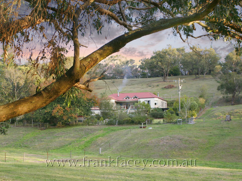AN IDYLLIC LIFESTYLE RETREAT DOWN A PRETTY COUNTRY LANE Picture 1