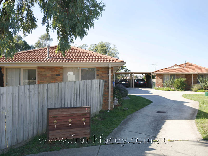 THREE GREAT CHANCES TO OWN AN AFFORDABLE TOWNHOUSE Picture 1