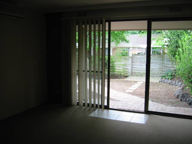 MINUTES WALK TO TOWN CENTRE Picture MINUTES WALK TO TOWN CENTRE Picture