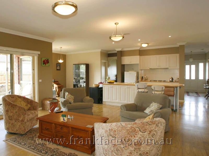 FEATURE PACKED FEDERATION - OPPOSITE PARKLANDS Picture 3