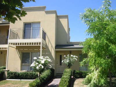 DELIGHTFUL TOWNHOUSE, GREAT POSITION Picture