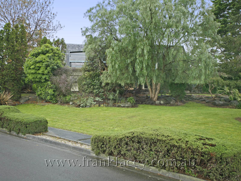 ENJOY LIFE ON A GRAND SCALE Picture 2