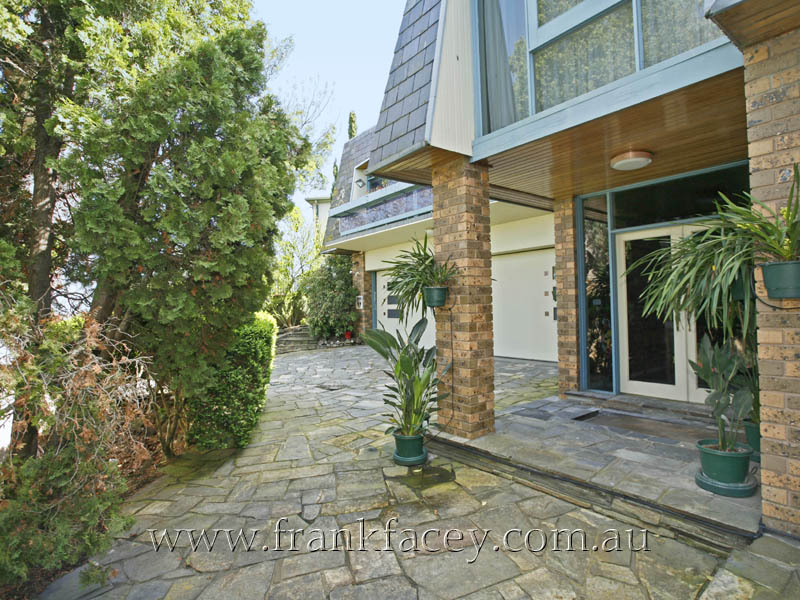 ENJOY LIFE ON A GRAND SCALE Picture 1