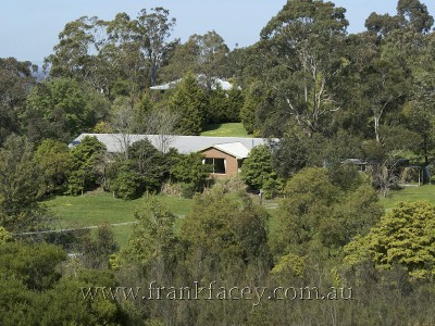 COUNTRY LIFESTYLE - CITY LIVING - 2 ACRES - HUGE BARN Picture