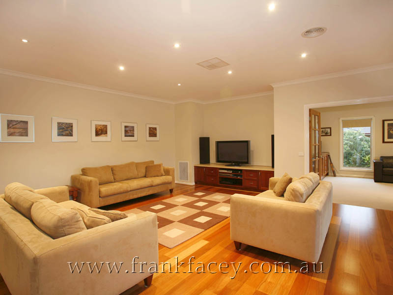 1/2 ACRE - TRIPLE GARAGE -
SHED - 4 LIVING AREAS - 4 BED + STUDY Picture 3