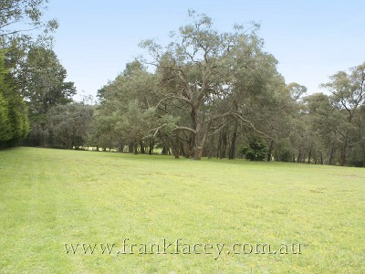 3 PARKLIKE
ACRES WITH TRANQUIL VIEWS ACROSS BEACONHILLS GOLF CLUB Picture
