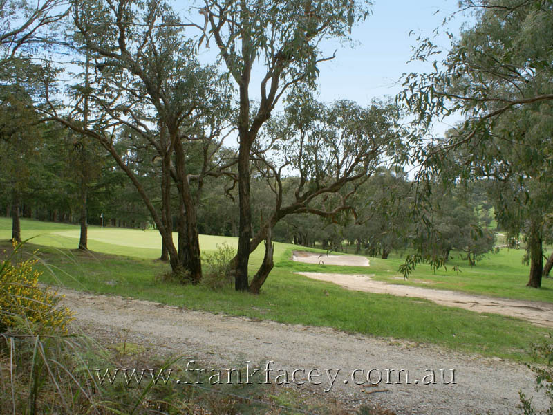 3 PARKLIKE
ACRES WITH TRANQUIL VIEWS ACROSS BEACONHILLS GOLF CLUB Picture 3