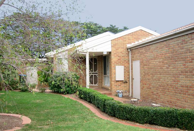 Geat Family Home In Prime Location To Schools Picture 1