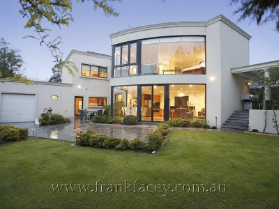 BERJON RISE - A UNIQUE CONTEMPORARY STYLE HOME WITH OUTSTANDING APPOINTMENTS Picture