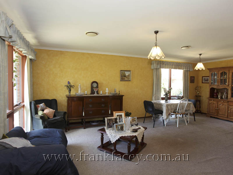 ALL YOU COULD WANT IN A FIRST HOME Picture 3