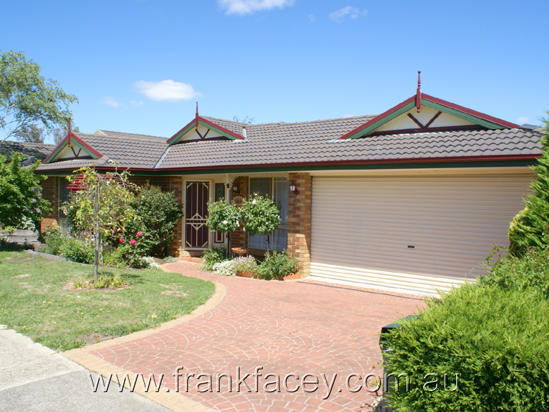 PRISTINE PRESENTATION NORTHSIDE OPPOSITE PARK Picture 1