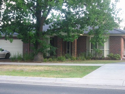 YOUNG EXECUITIVE STYLE TOWNHOUSE Picture