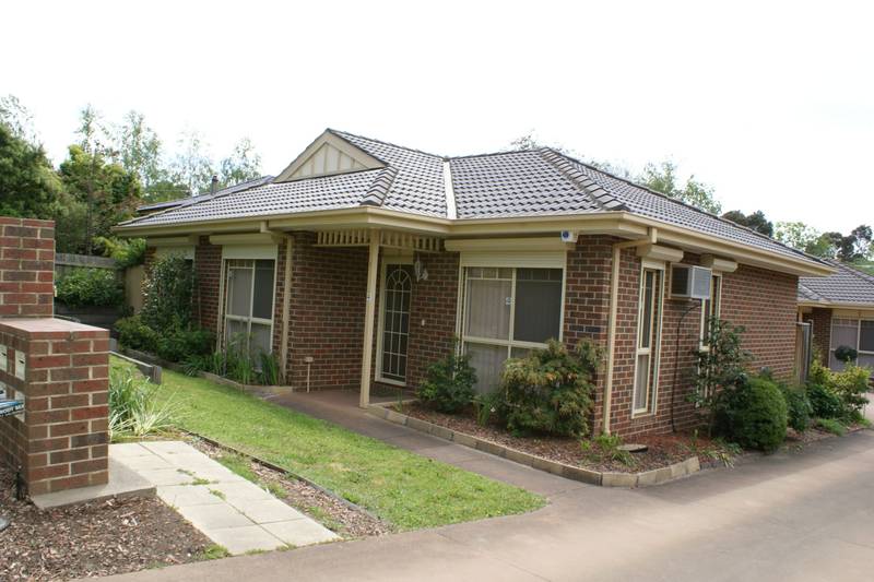 WALK TO TOWN - A REAL WINNER Picture 1