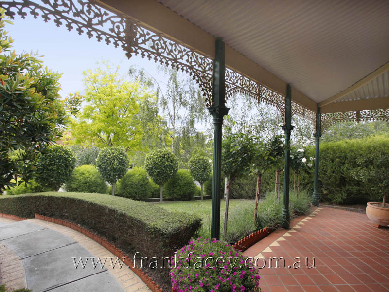 TRANQUIL LIVING AT ITS BEST Picture 2