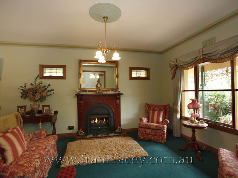 TRANQUIL LIVING AT ITS BEST Picture 3