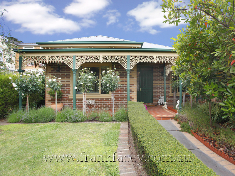 TRANQUIL LIVING AT ITS BEST Picture 1