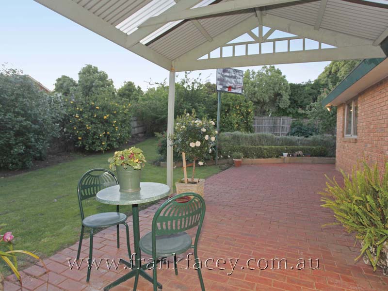 BREATHTAKING VIEWS OVER VILLAGE - DESIRABLE NORTHSIDE LOCATION - 808M2 Picture 3